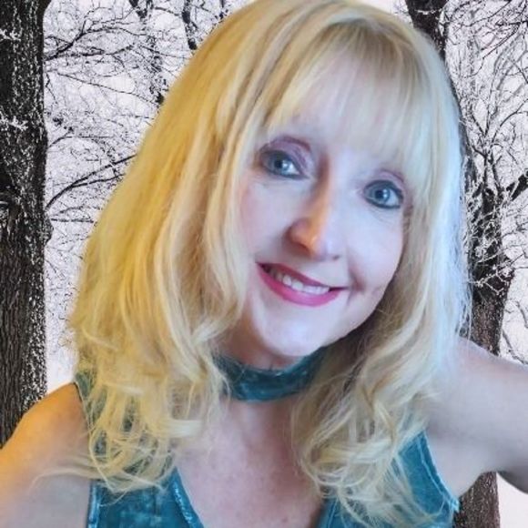 Poshmark profile picture for @outdoorsy